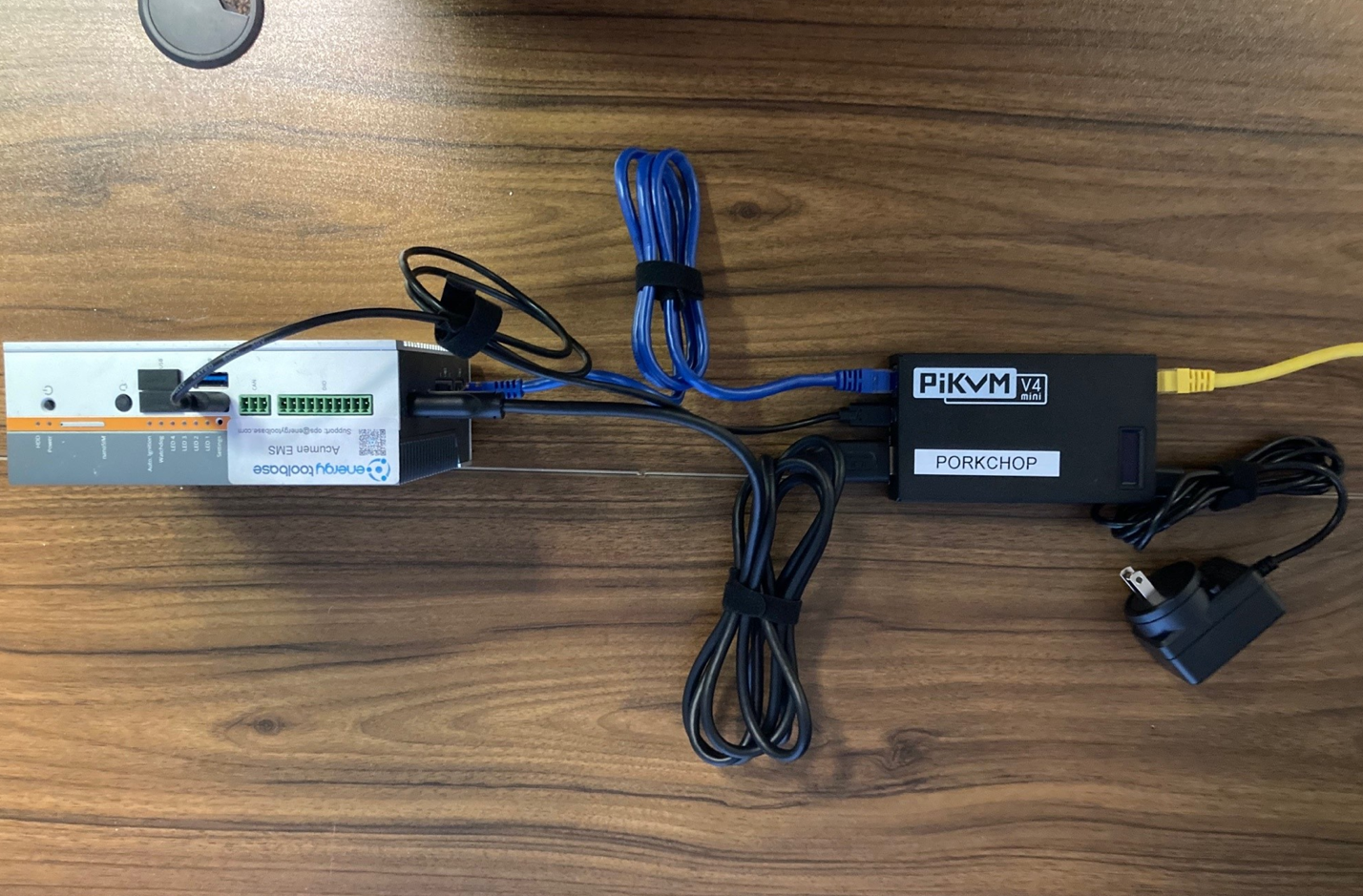 A black and blue electrical devices

Description automatically generated with medium confidence